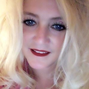 Meet your Posher, Lenora